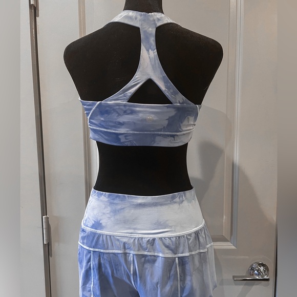 NWOT Lululemon New custom tie dye sports bra. Size 8. Periwinkle blue. - Picture 2 of 5
